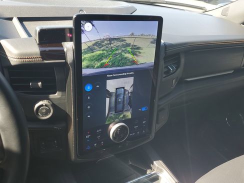 Used 2024 Ford Expedition Max Platinum image 30