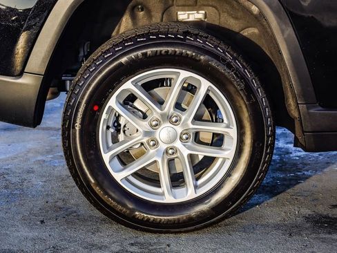 New 2025 Jeep Grand Cherokee Laredo X w/ Luxury Tech Group I image 12