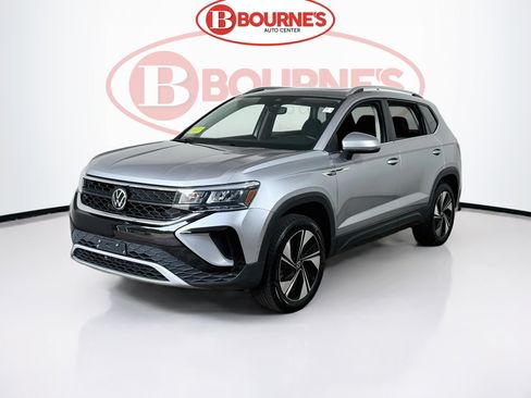 Used 2023 Volkswagen Taos SE w/ Panoramic Sunroof Package AWD/4WD image 7