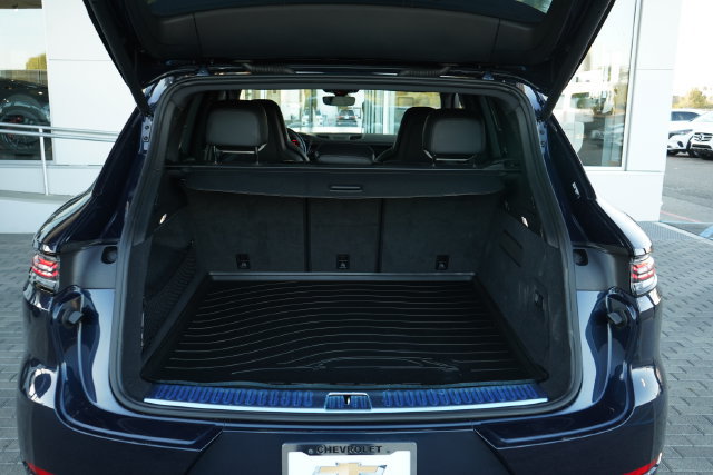 Used 2024 Porsche Cayenne AWD/4WD image 8