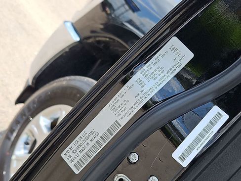 Used 2025 RAM 2500 Big Horn AWD/4WD image 39