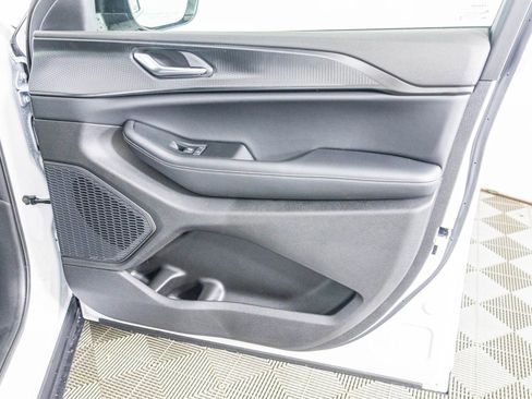 New 2025 Jeep Grand Cherokee Altitude AWD/4WD image 35