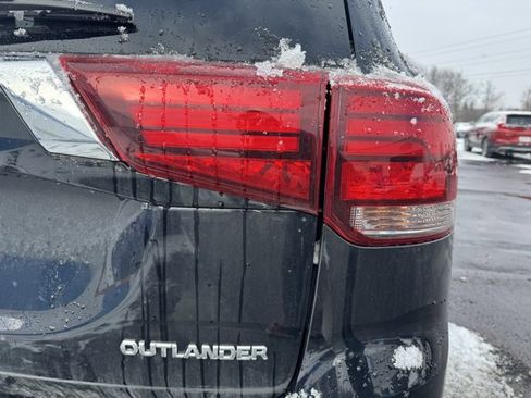 Used 2019 Mitsubishi Outlander ES image 10