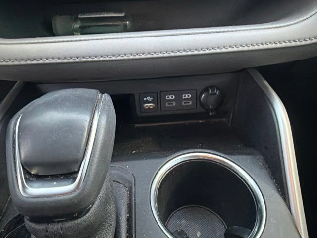 Used 2022 Toyota Highlander LE AWD/4WD image 11