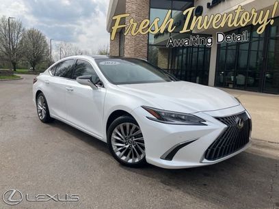 Used 2022 Lexus ES 350 Ultra Luxury w/ Accessory Package 2