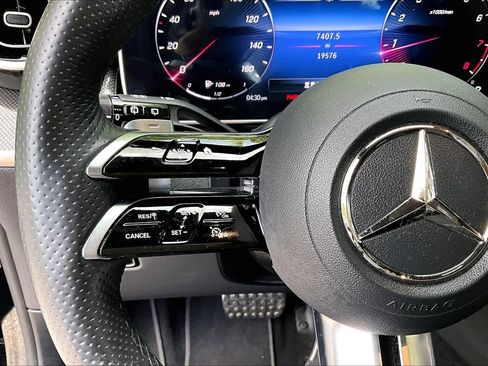 Used 2024 Mercedes-Benz GLC 300 image 23