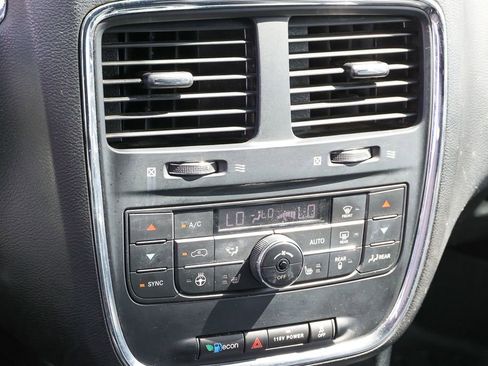 Used 2019 Dodge Grand Caravan GT FWD image 12