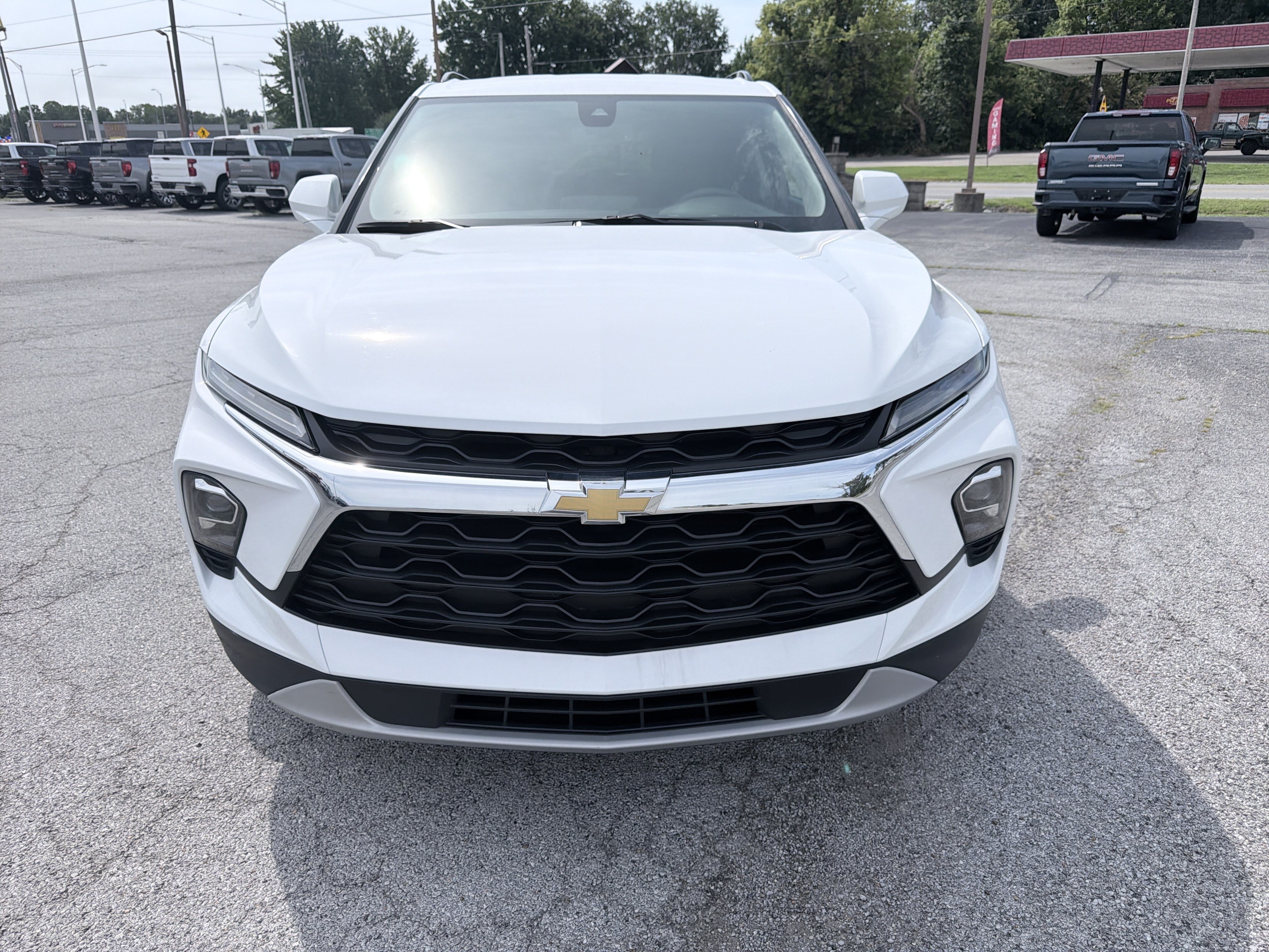 Used 2024 Chevrolet Blazer LT w/ Convenience Package FWD image 2