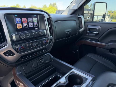 Used 2017 GMC Sierra 3500 SLT w/ Driver Alert Package AWD/4WD image 17