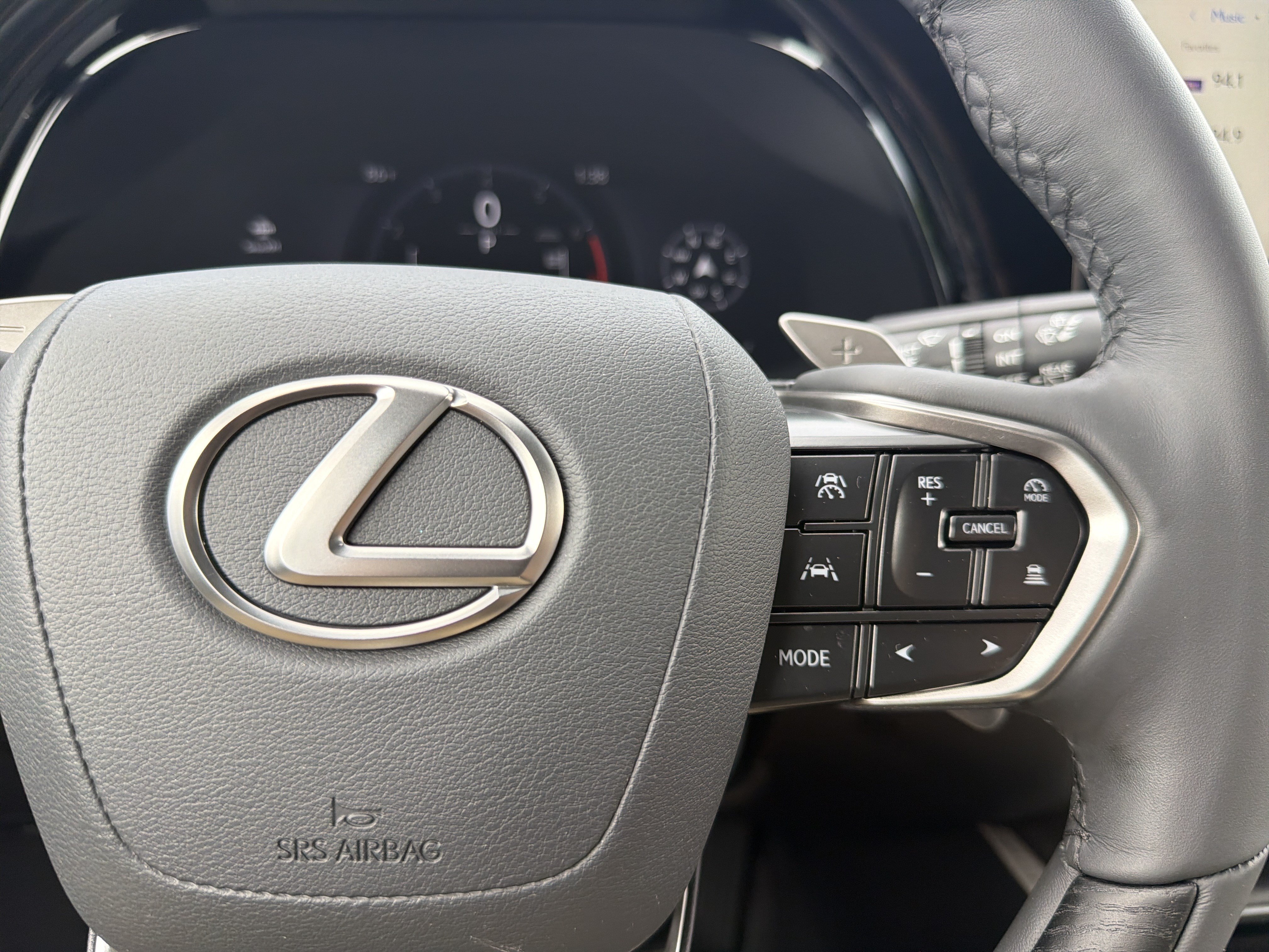 Used 2025 Lexus RX 350 Premium w/ Convenience Package FWD image 9