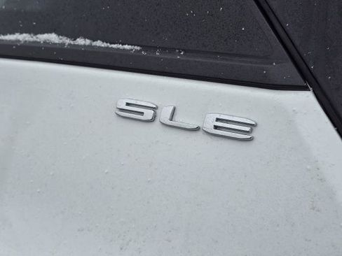 Used 2023 GMC Terrain SLE image 7