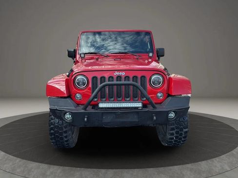 Used 2014 Jeep Wrangler Unlimited Sahara w/ Max Tow Package AWD/4WD image 2