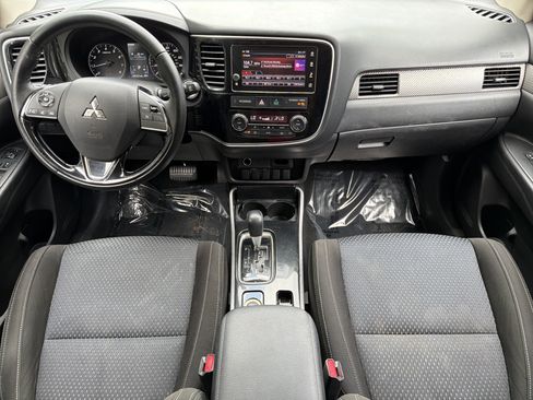 Used 2018 Mitsubishi Outlander SE AWD/4WD image 3