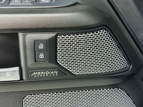 Used 2023 Land Rover Defender 90 V8 image 19