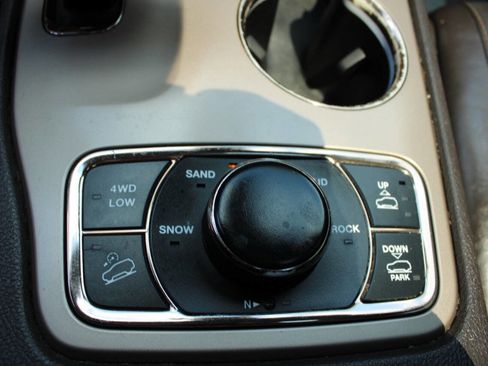 Used 2015 Jeep Grand Cherokee Summit w/ Platinum Series Group AWD/4WD image 40
