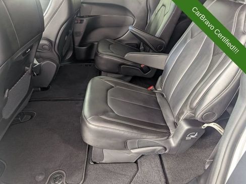 Used 2025 Chrysler Pacifica Select FWD image 25