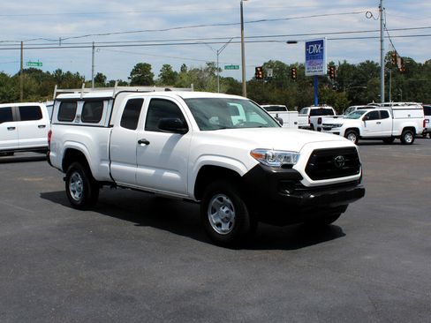 Used 2022 Toyota Tacoma SR image 6