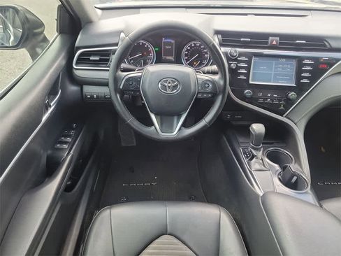Used 2018 Toyota Camry L image 14
