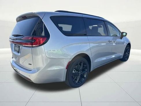 New 2026 Chrysler Pacifica Select image 31