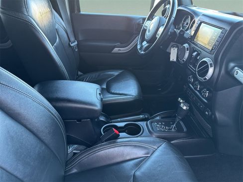 Used 2015 Jeep Wrangler Unlimited Sahara w/ Dual Top Group image 25