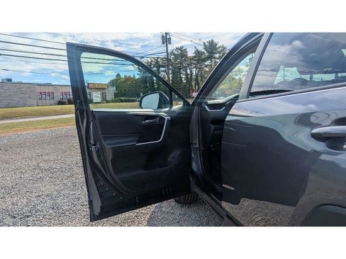 Used 2020 Toyota RAV4 XLE w/ Convenience Package image 9