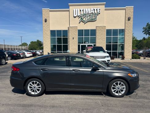 Used 2020 Ford Fusion SE FWD image 1