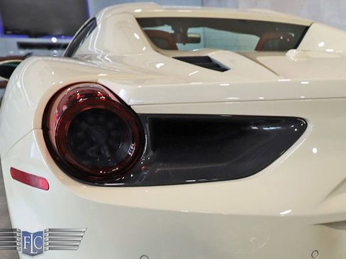 Used 2018 Ferrari 488 Spider image 16
