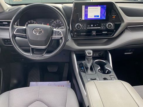 Used 2023 Toyota Highlander LE image 8