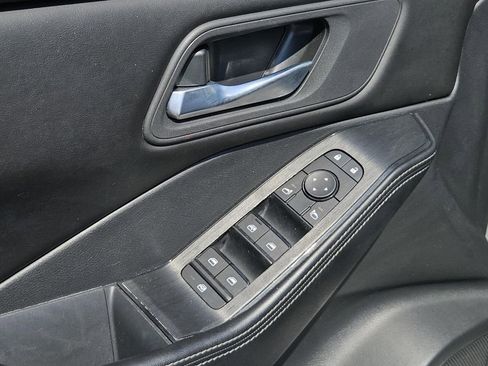 Used 2024 Nissan Rogue SV image 25