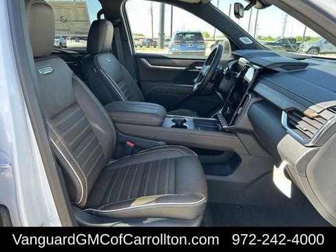 New 2026 GMC Acadia Denali Ultimate w/ LPO, Floor Liner Package AWD/4WD image 25