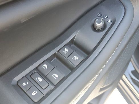 New 2025 Jeep Grand Cherokee L Altitude image 23