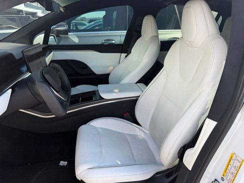 Used 2022 Tesla Model X Plaid image 9