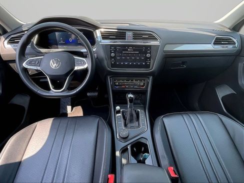 Used 2023 Volkswagen Tiguan SE AWD/4WD image 9