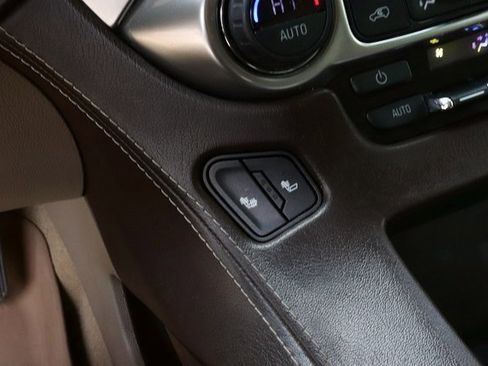 Used 2016 Chevrolet Suburban LT image 24