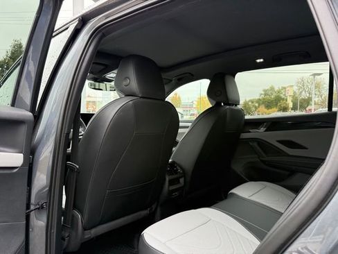 New 2026 Volkswagen Tiguan SE R-Line image 15