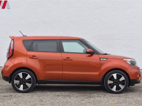Used 2019 Kia Soul + image 6
