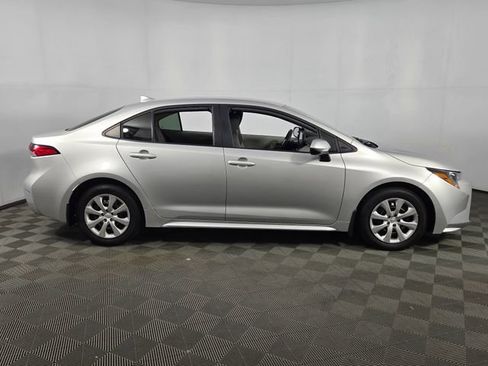 Used 2025 Toyota Corolla LE FWD image 9