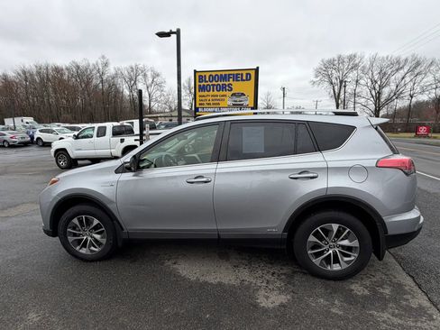 Used 2018 Toyota RAV4 LE image 8