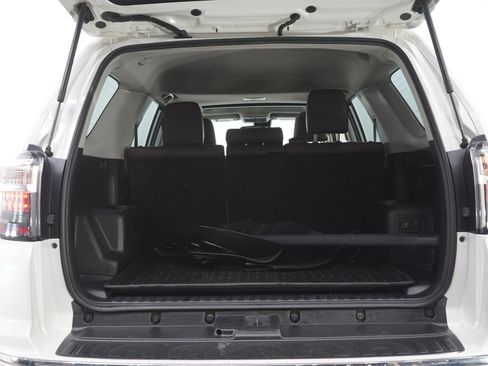 Used 2022 Toyota 4Runner Limited AWD/4WD image 18