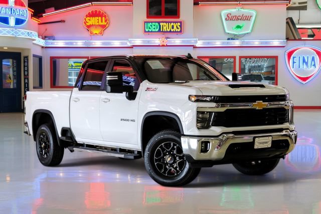 Used 2026 Chevrolet Silverado 2500 LT AWD/4WD image 1