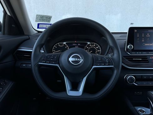Used 2025 Nissan Altima 2.5 SV image 31