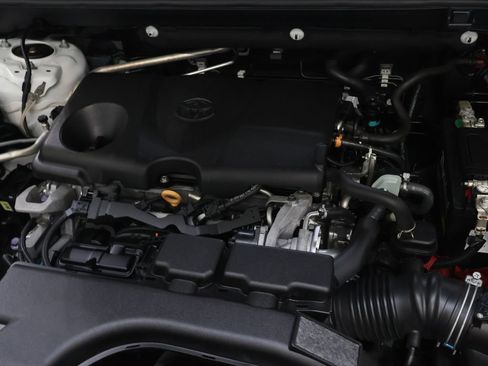 Used 2020 Toyota RAV4 LE FWD image 27