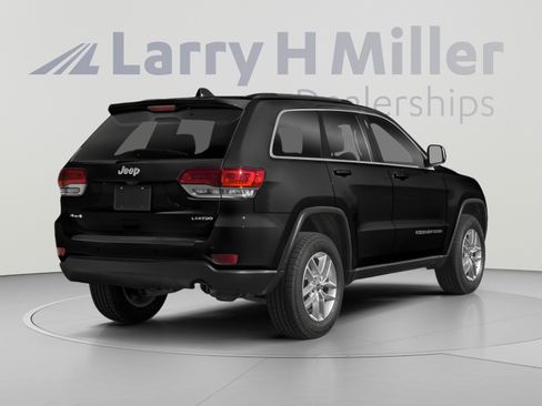 Used 2019 Jeep Grand Cherokee Laredo AWD/4WD image 2