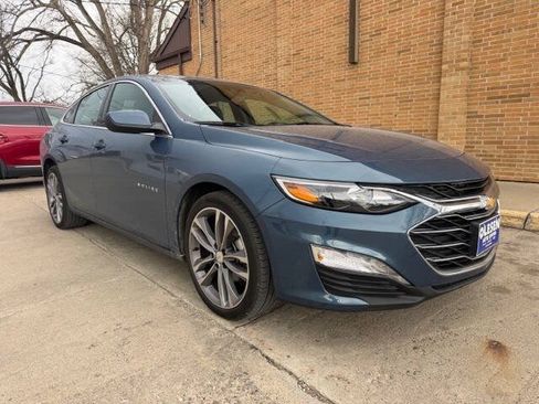 Used 2025 Chevrolet Malibu LT FWD image 2