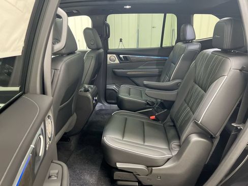 Used 2026 Buick Enclave Avenir w/ Super Cruise Package AWD/4WD image 23