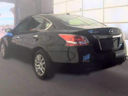 Used 2014 Nissan Altima 2.5 S w/ Display Audio Package FWD image 8
