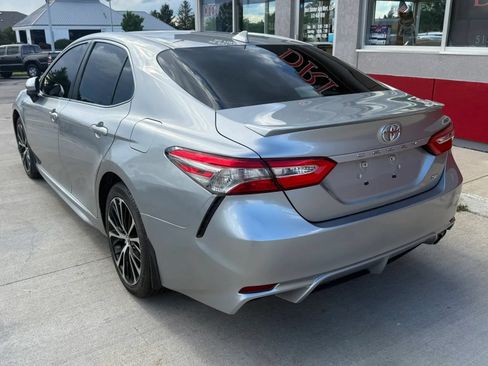 Used 2019 Toyota Camry SE FWD image 4