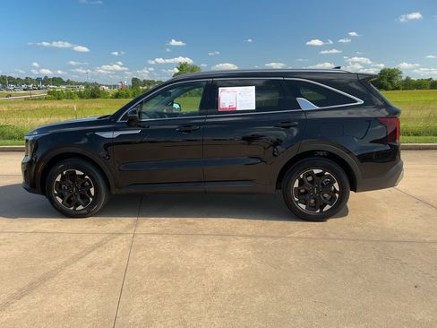 Used 2024 Kia Sorento S image 5