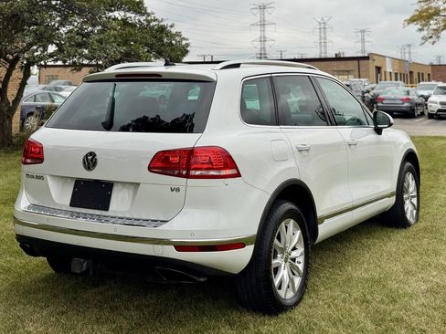 Used 2017 Volkswagen Touareg Sport image 8