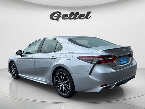 Used 2022 Toyota Camry SE w/ Audio Upgrade Package FWD image 7